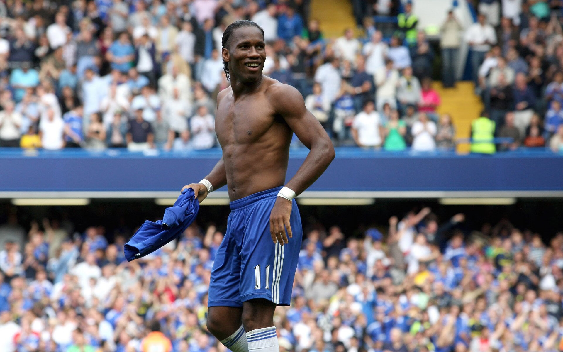 AYX体育官网-德甲传统与创新融合，精彩瞬间频繁出现，德甲技术特点